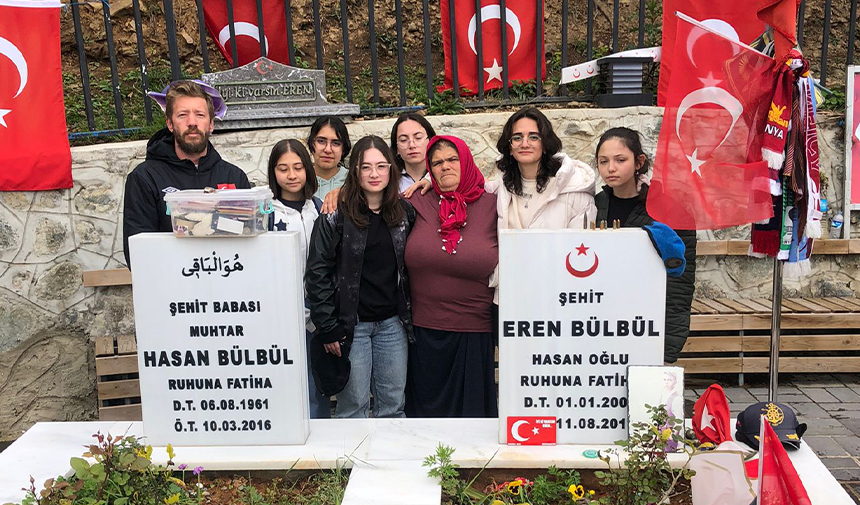 Çankırılı öğrenciler şehit Eren Bülbülü mezarı başında andı!
