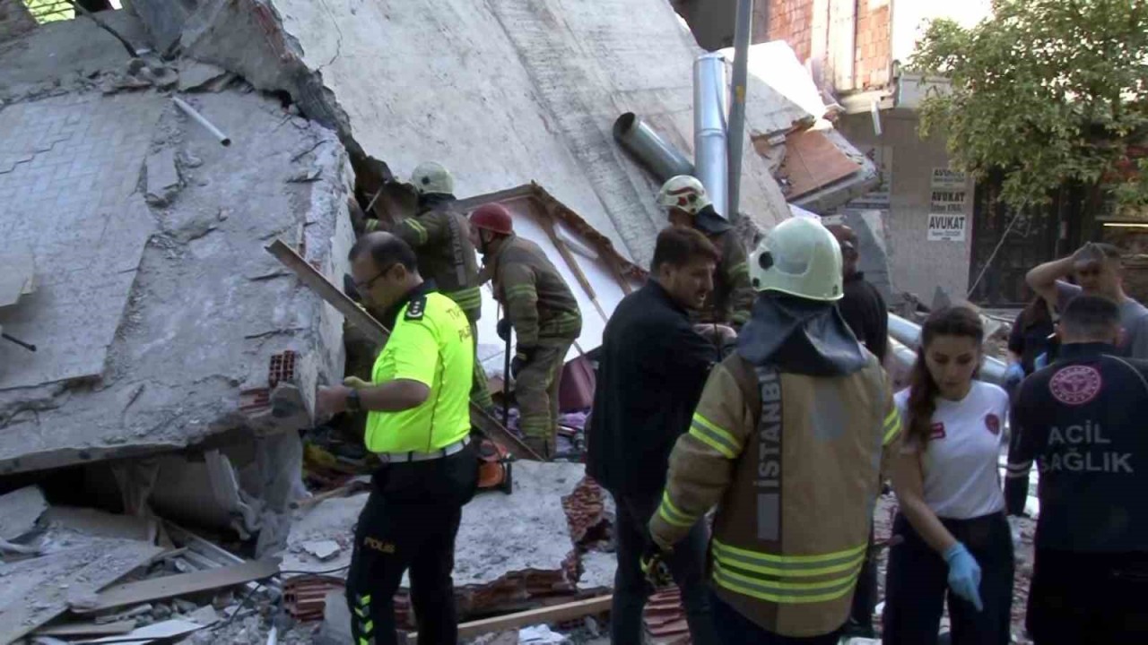 İstanbul 'da deprem dahi olmadan 3 katlı bin çöktü