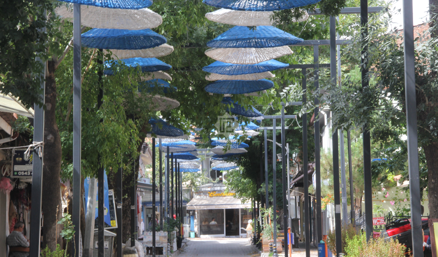 Çankırı’da şemsiyeli sokak bu yıl mavi beyaz renklere büründü