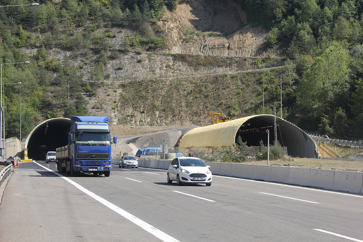 Bolu dağı tüneli Çankırılı sürücülere geçit verdi