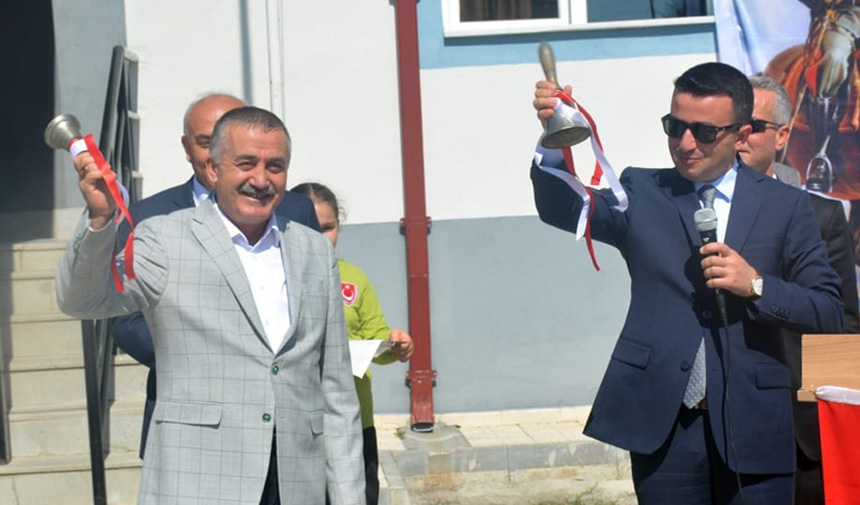 Ilgaz’da ilk ders zilini Kaymakam Yılmaz ve Başkan Öztürk çaldı