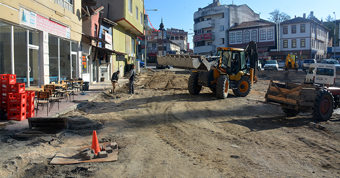 Ilgaz'da temelli sıcak asfalt çalışmaları devam ediyor