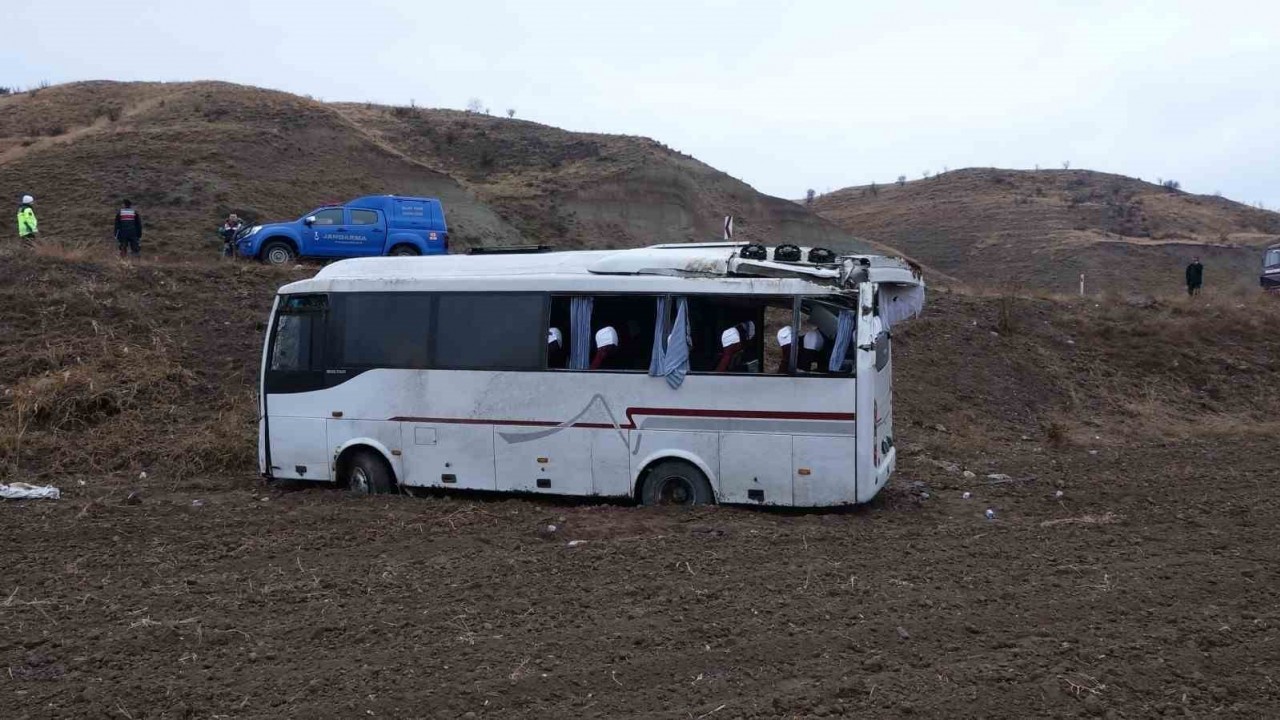 Çankırı’da midibüs şarampole devrildi: 29 yaralı