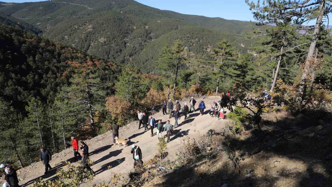 Çankırı'da doğaseverler kilometrelerce yol yürüdü