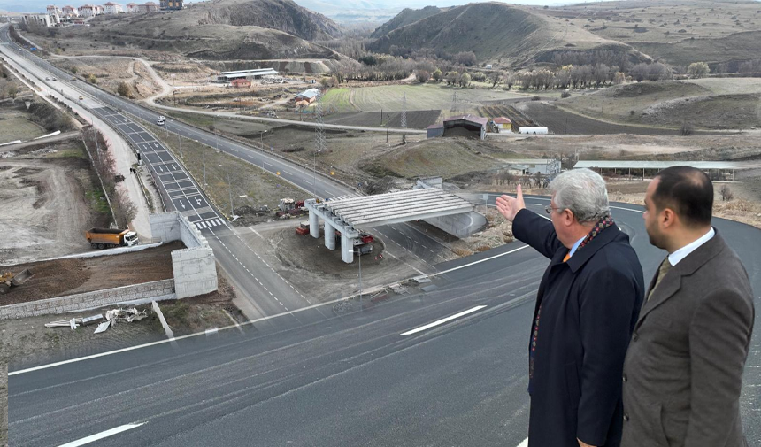 Akbaşoğlu ve Erdoğan kavşak çalışmalarını yerinde inceledi