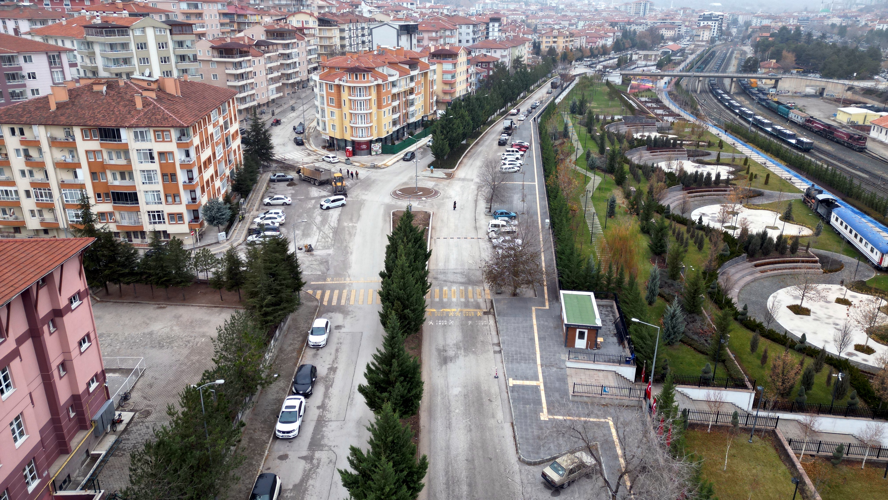 Yanlar Caddesi orta refüjü trafik akışına göre yenileniyor