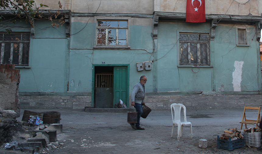 Çankırı’da sobalı evlerde bacalardan duman tütmeye başladı