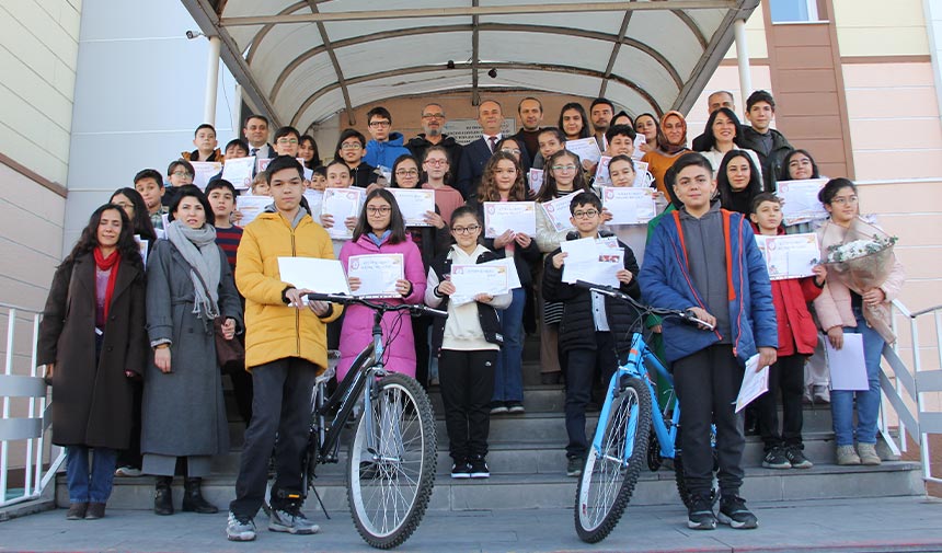 Çankırı’da öğrencilerin karne sevinci geleneksel yarışma ile taçlandı