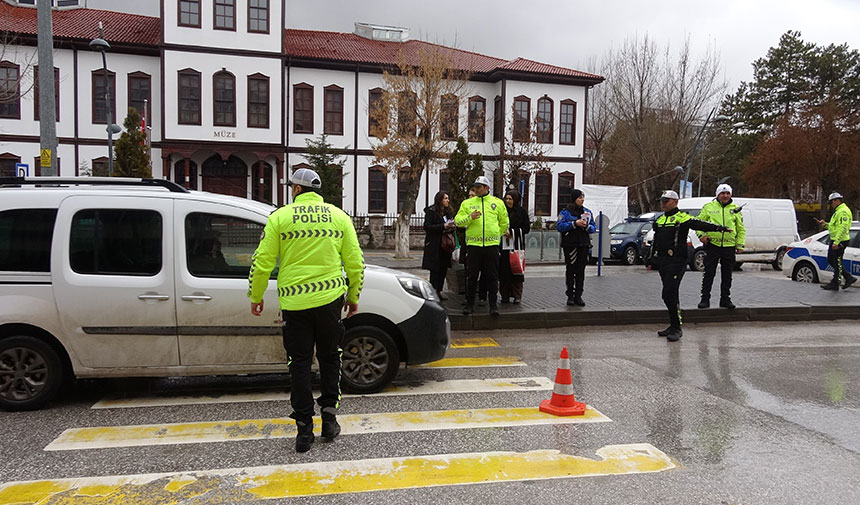 Çankırı’da sürücüler bu sefer ambulanslar için durduruldu