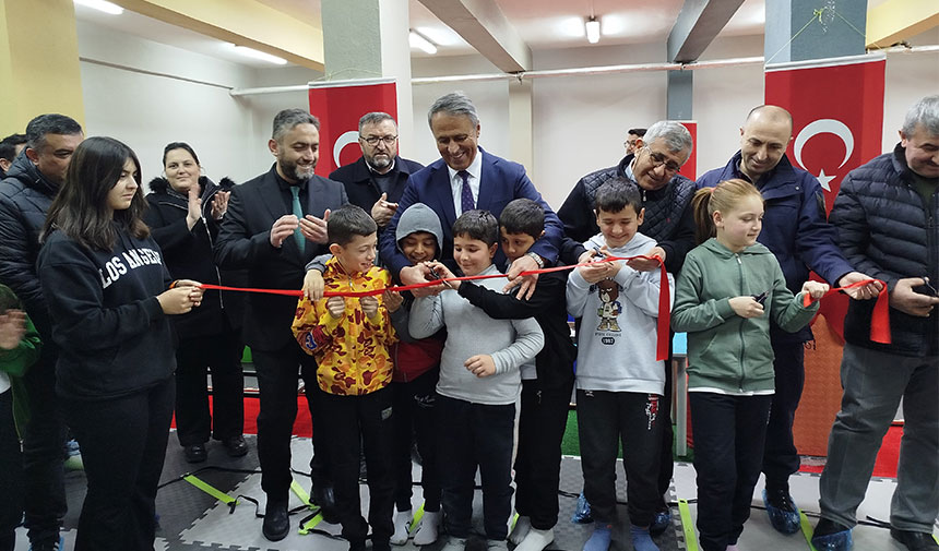 Çerkeş’te ilkokul öğrencileri yeni spor salonuna kavuştu