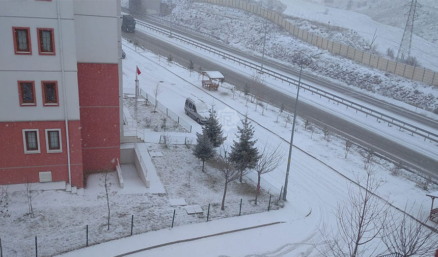 Kurşunlu sabah saatlerinde beyaza büründü