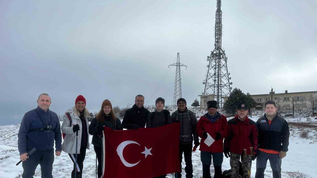 Şehitlerin anısına bin 808 metrelik dağa tırmandılar