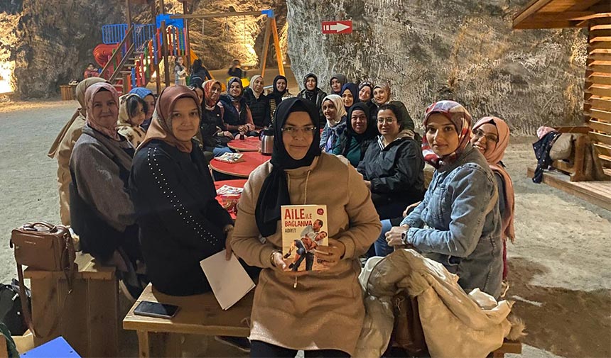 Veliler Tuz Mağarası’nda Kitap Okuma Etkinliği gerçekleştirdi