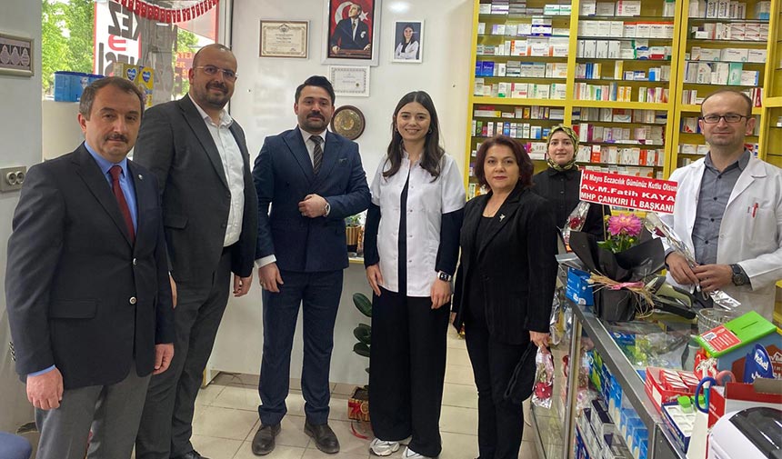 Çankırı MHP Teşkilatından Eczacılara anlamlı ziyaret