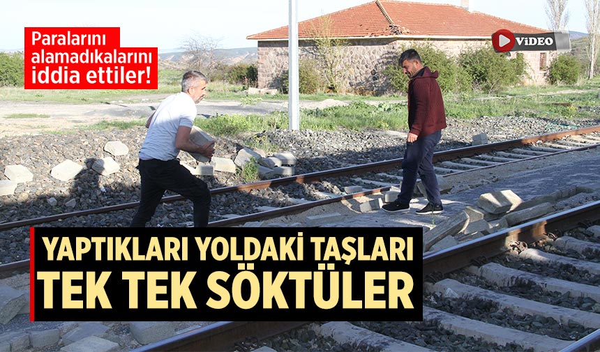 6 aydır paralarını alamadıklarını iddia eden ustalar, yaptıkları yoldaki taşları söktü