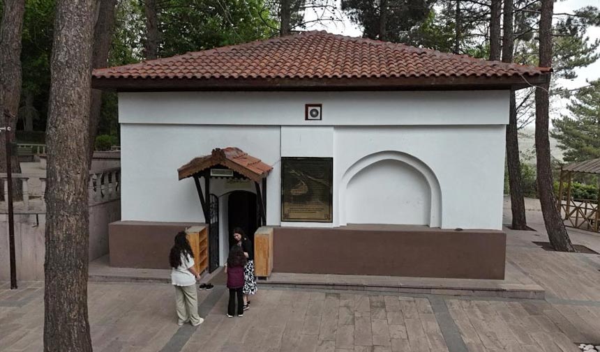 Çankırı'nın Fatihi Emir Karatekin Bey’in kabri asırlardır ziyaretçilerini ağırlıyor