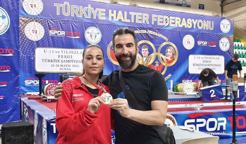 Çankırılı Sinem Yagmur Boyacı halterde Türkiye Şampiyonu oldu