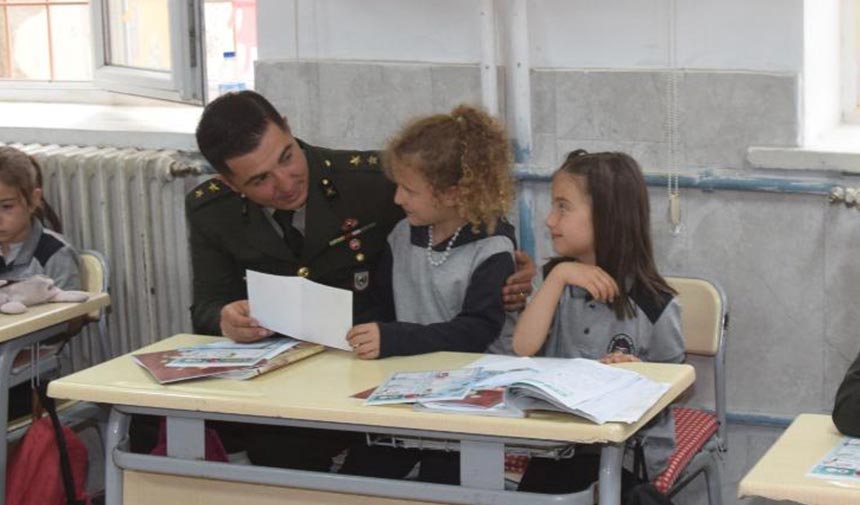 Çankırı’da miniklerden Mehmetçiğe duygu dolu mektuplar