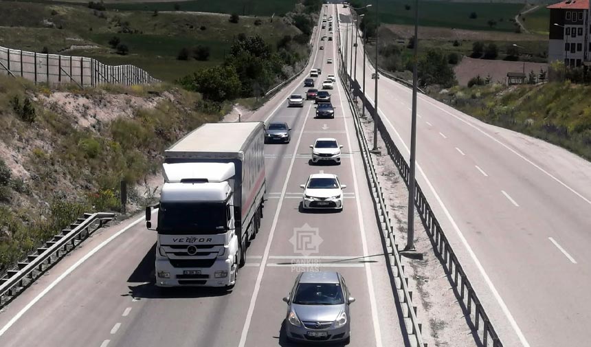 Çankırı D-100 Karayolu'nda bayram dönüşü yoğunluğu