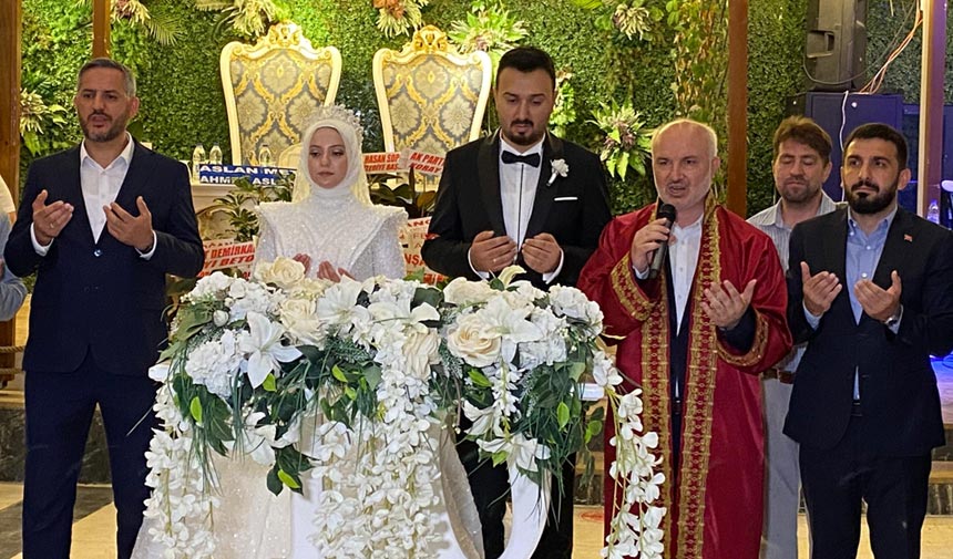 Dinlemez ve Şahin ailelerinin mutlu günü