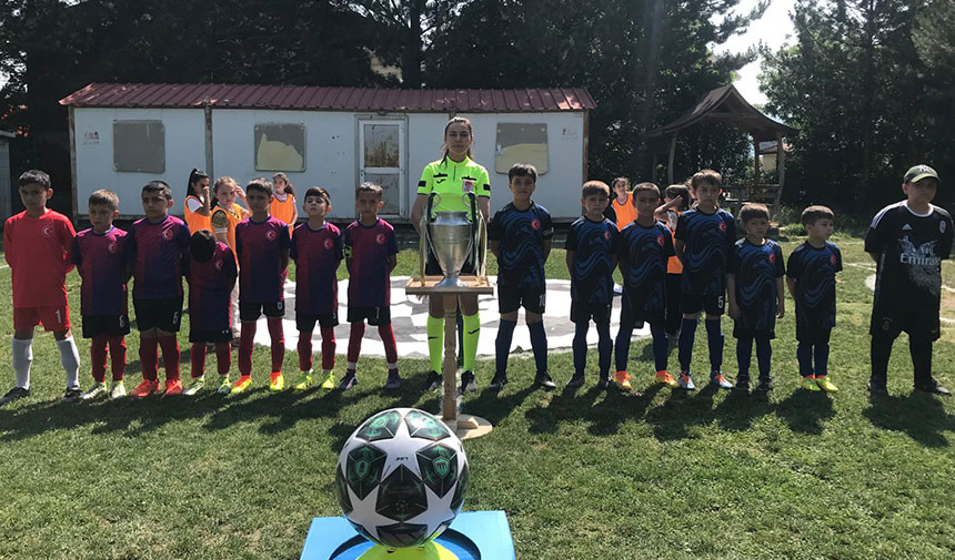 Ilgaz‘da minik futbolcular şampiyonluk için ter döktü