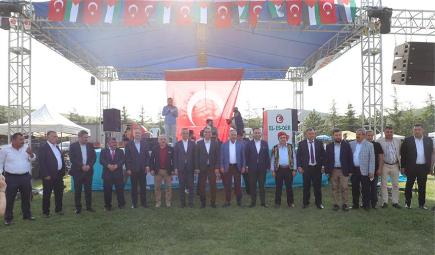 Çankırı’da Anma Etkinliğinde İsrail’e bayraklı mesaj