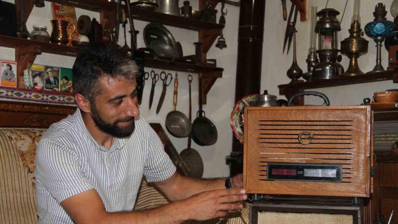 Çankırılı ustanın elinden geçen atıklar nostaljik radyoya dönüşüyor