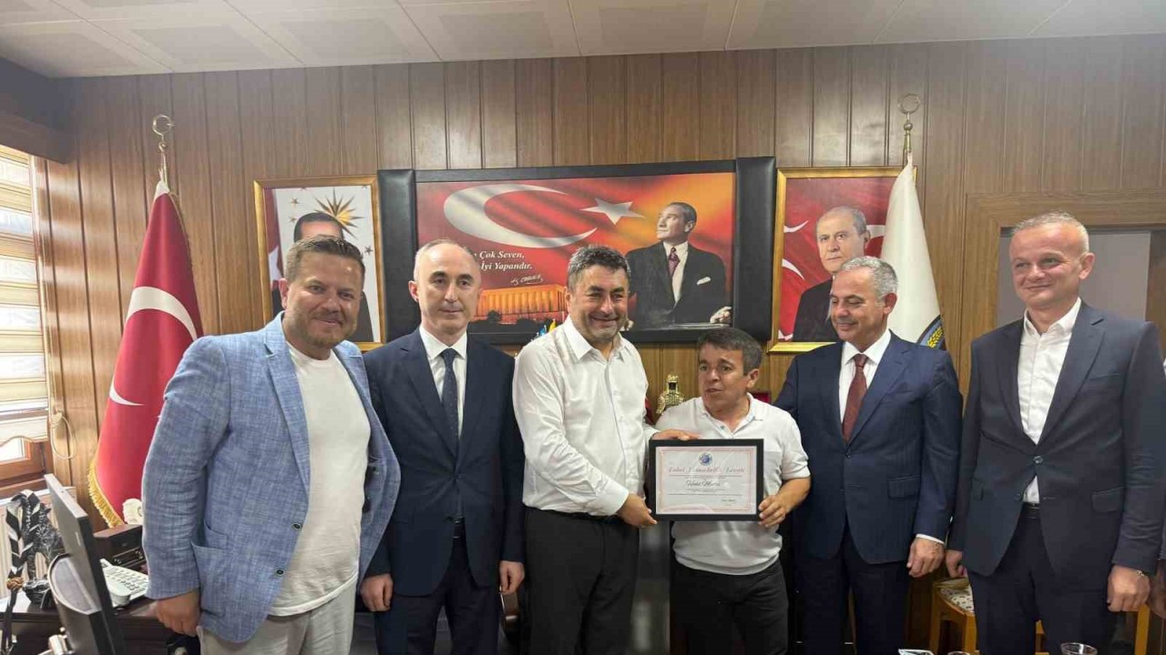 Dünya rekortmeni Halil Mutlu’ya Çankırı’da "fahri hemşehrilik" beratı