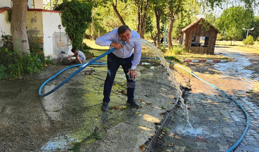 Oflaz Suyu Buldu Boyle Poz Verdi 1