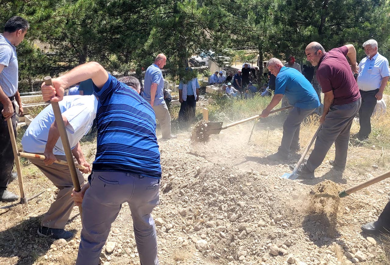 Emekli Başçavuş Defin 1