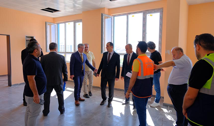 Vali Taşolar yapımı süren eğitim yatırımlarını yerinde inceledi