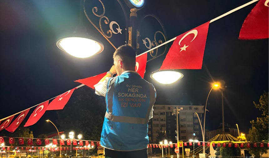 AK Parti Gençlik Kolları Çankırı’yı bayraklarla donattı