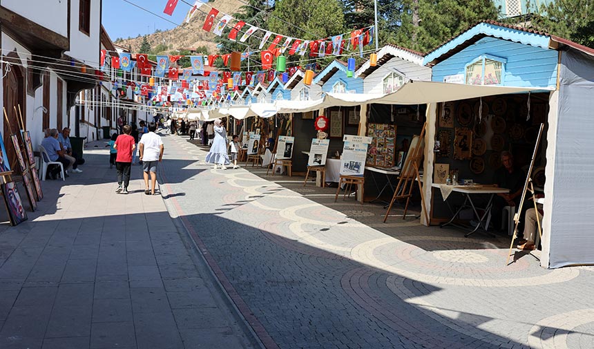 Sanat Sokağı Uzunyol’da ziyaretçilerini ağırlıyor