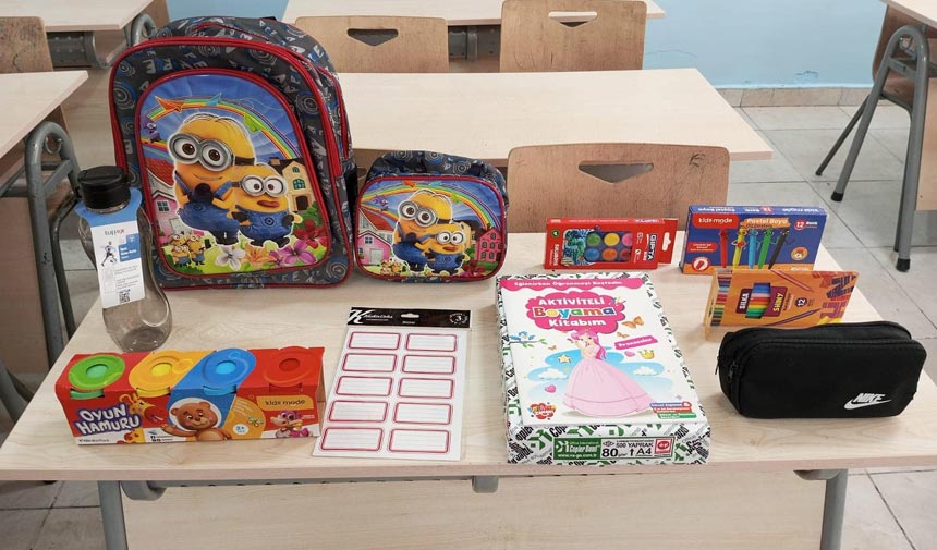 Şabanözü Belediyesi’nden minik öğrencilere kırtasiye desteği