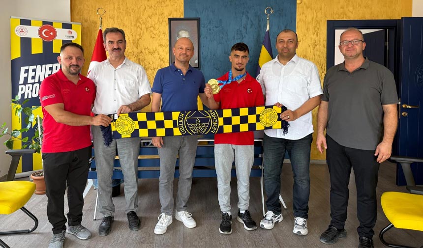 Avrupa Şampiyonu Halterciye Çankırı Fenerbahçeliler Derneği’nden ödül