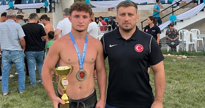 Eldivanlı Pehlivan Semih Kayacan Türkiye ikincisi oldu