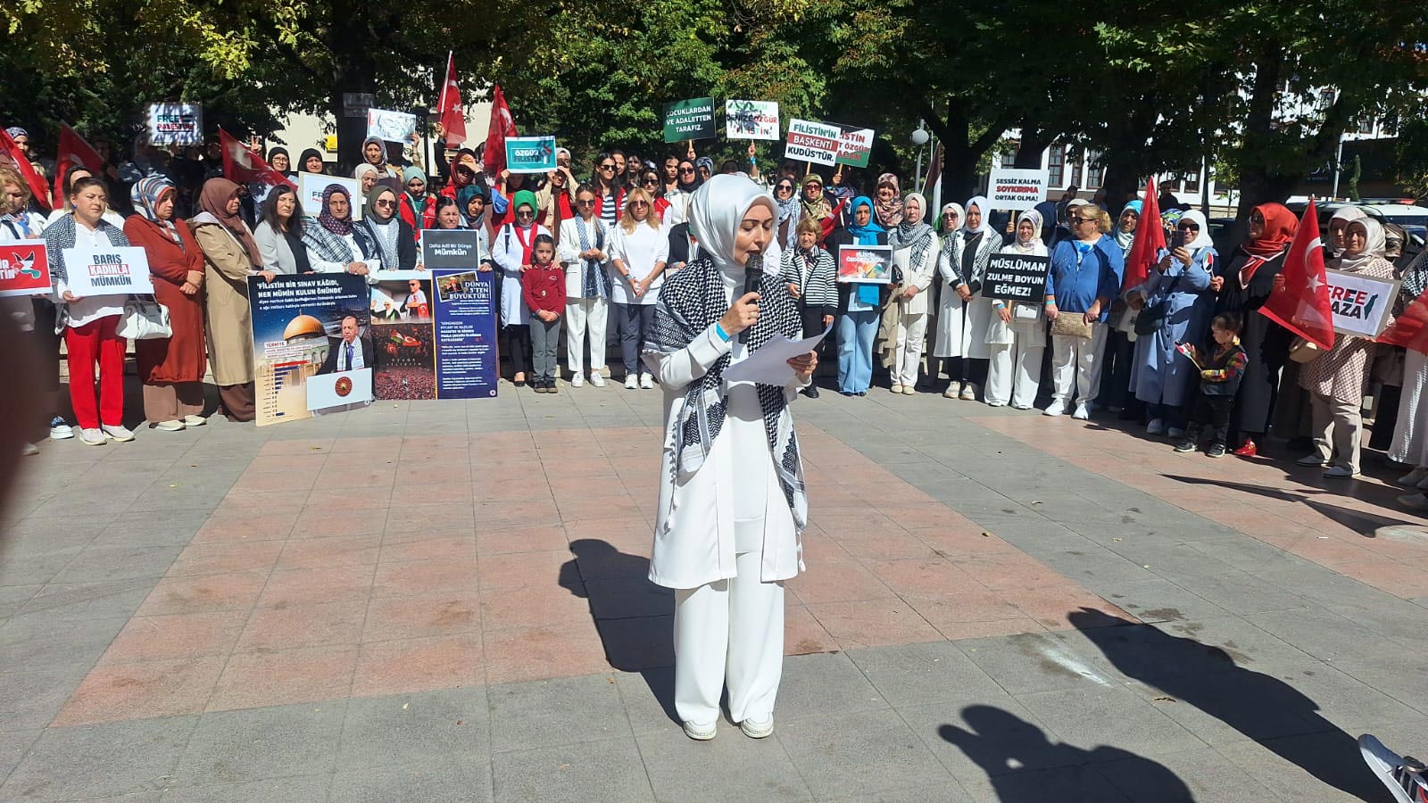 Cankiri Kadinalr Zincir Olusturdu 2