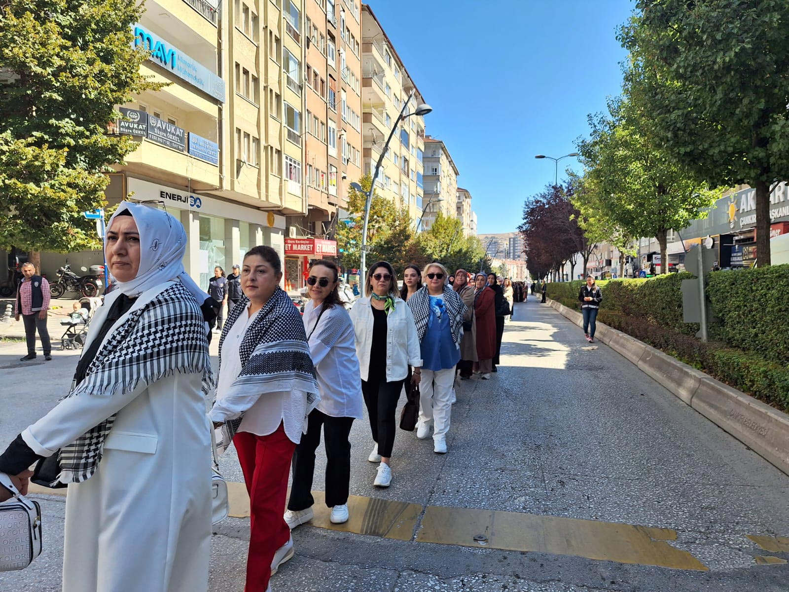 Cankiri Kadinalr Zincir Olusturdu 4