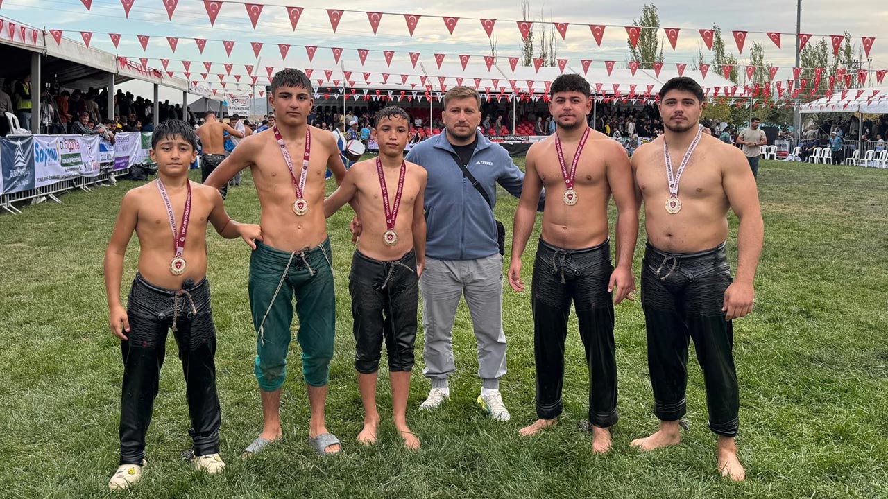 Eldivanlı pehlivanlar Sungurlu’dan 5 Altın madalya ile döndü