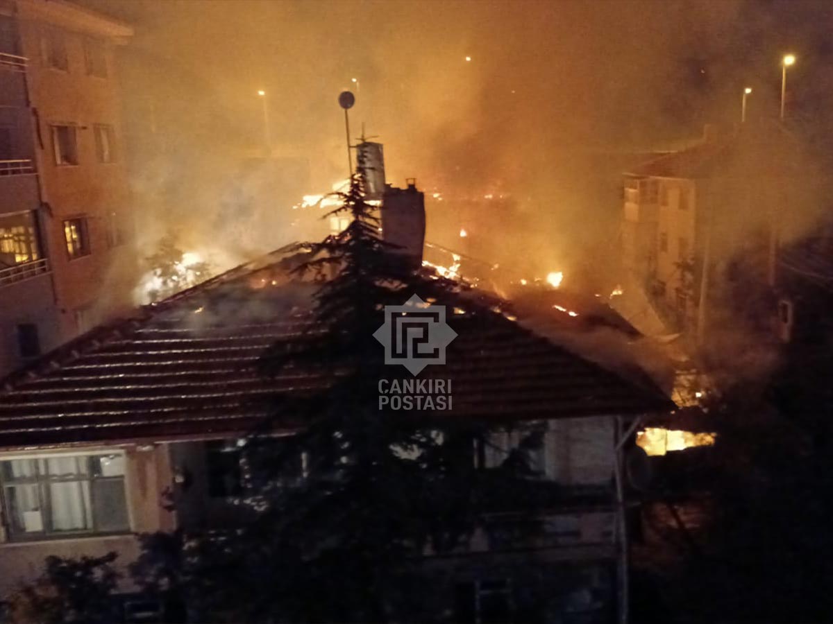 Kursunu Yangin Iki Ev Yandi 5