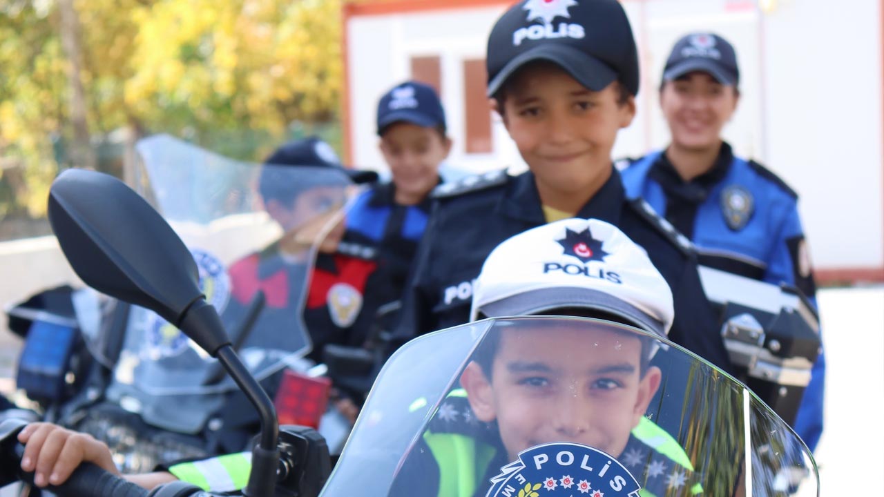 Yapraklida Polislik Tanitildi 1