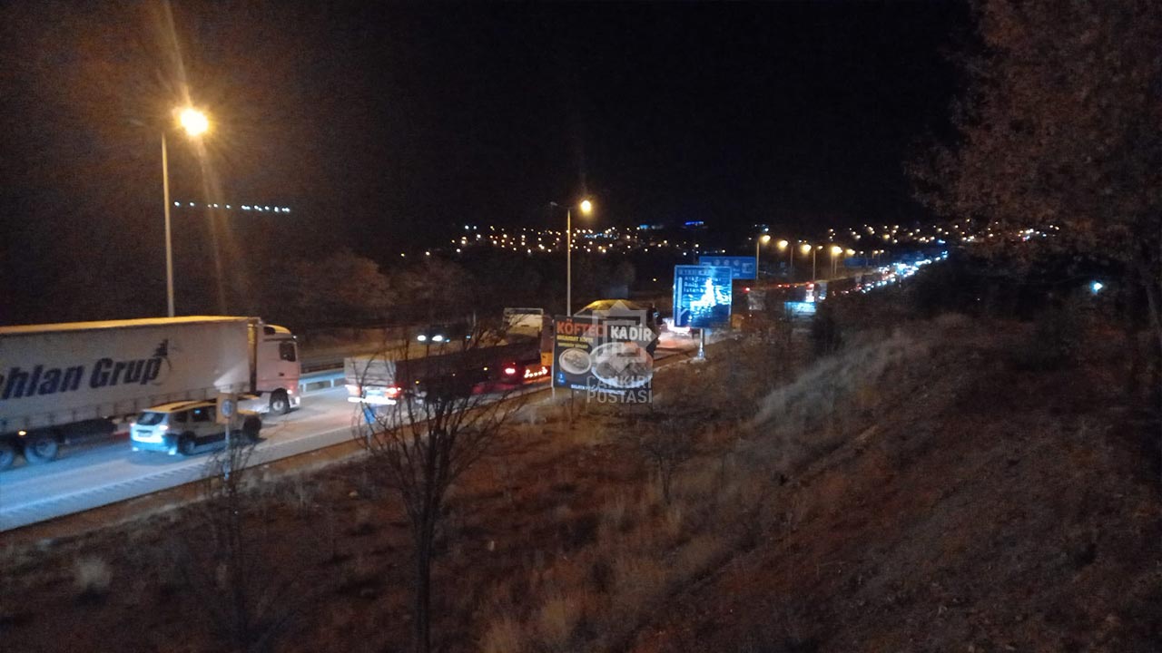 D 100 Karayolunda Otomobil Alev Aldi 2