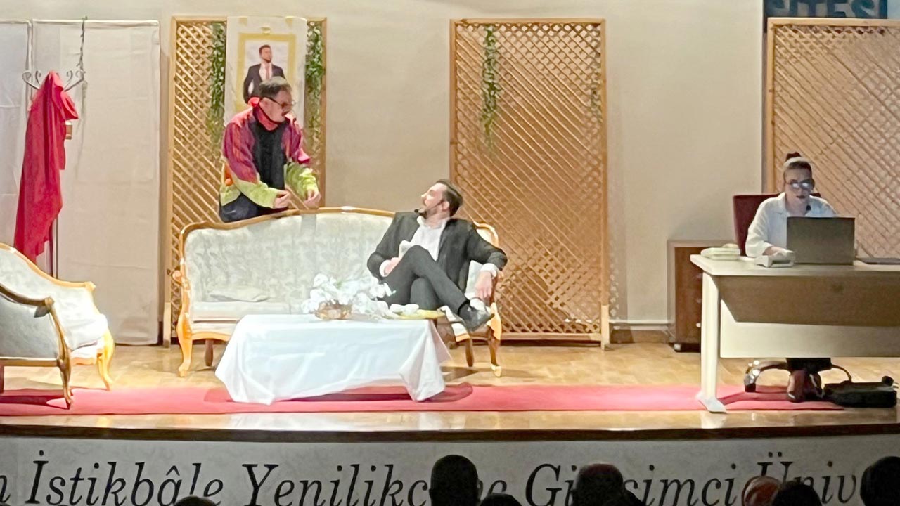 Yalanci Araniyor Tiyatro