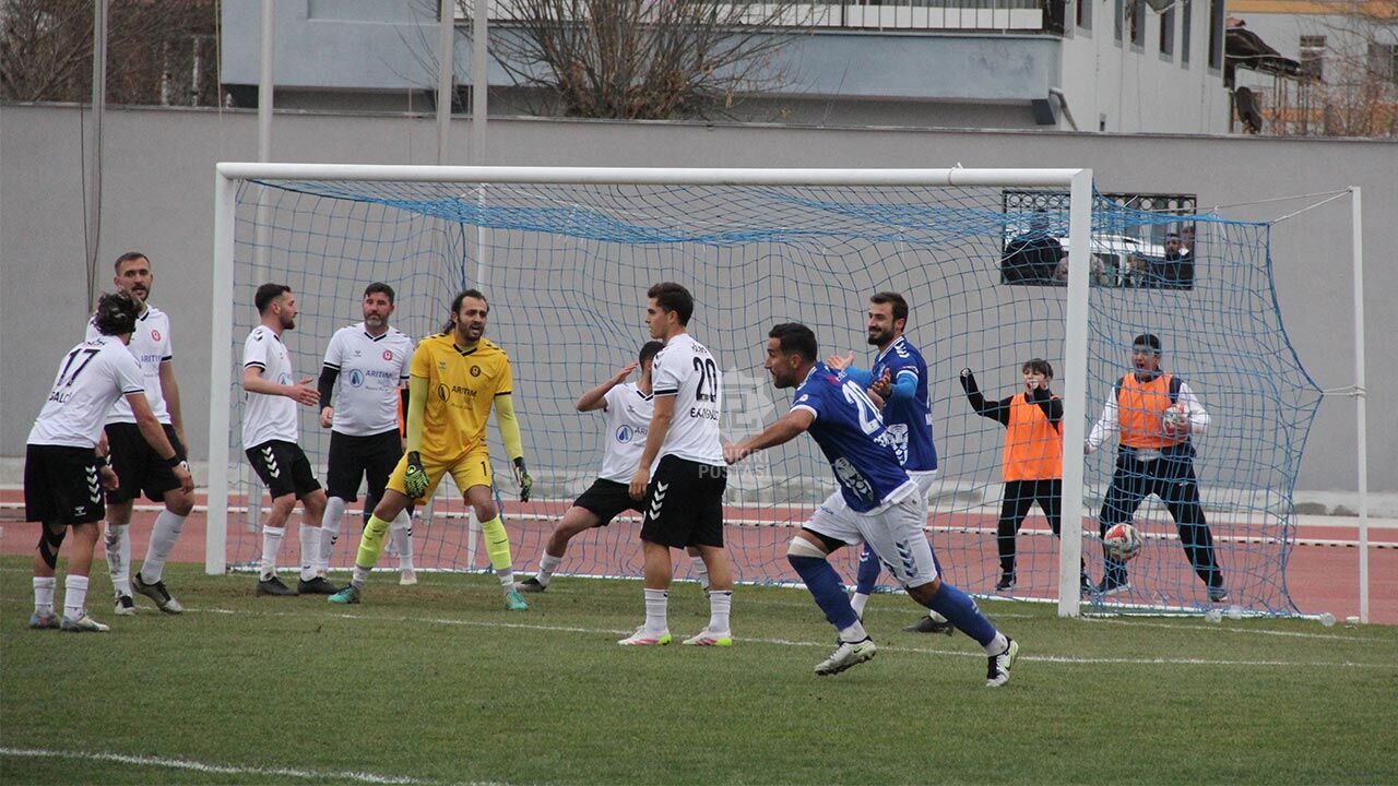 Çankırı FK - Yeniçağa Spor karşılaşmasından kareler