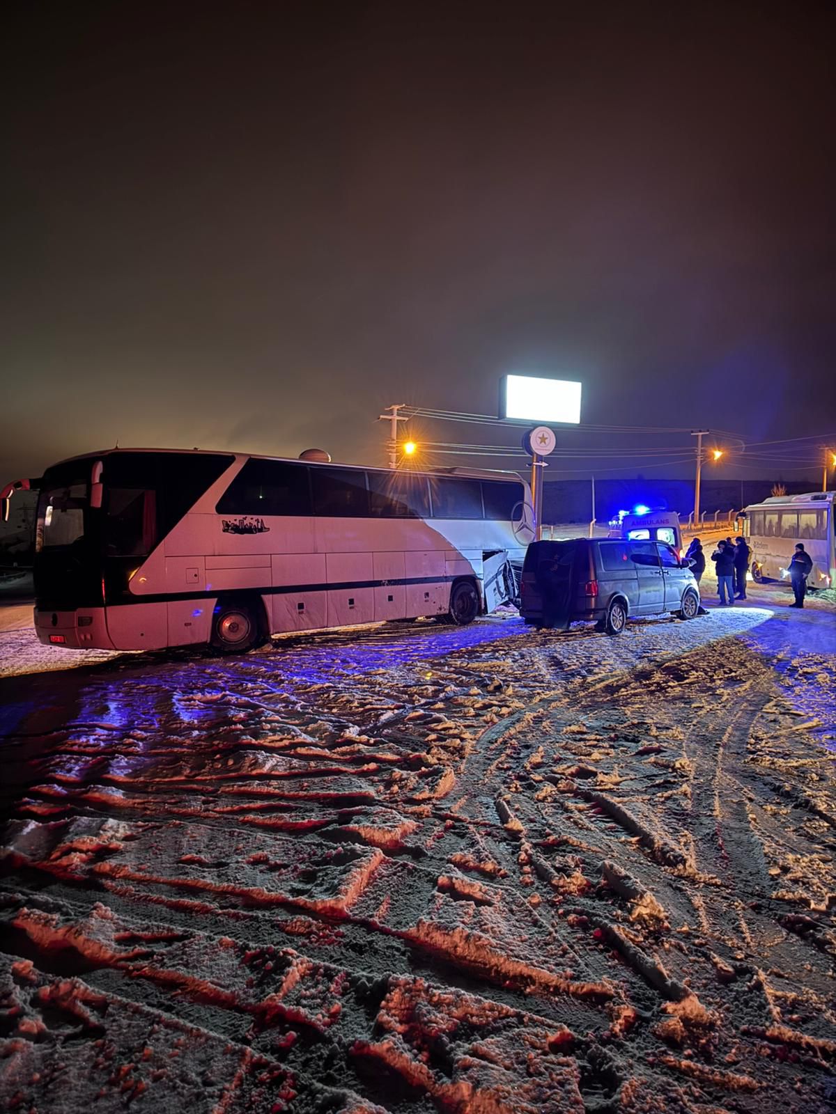 Çankırı’da Minibüs Otobüse Çarptı: 2 Yaralı