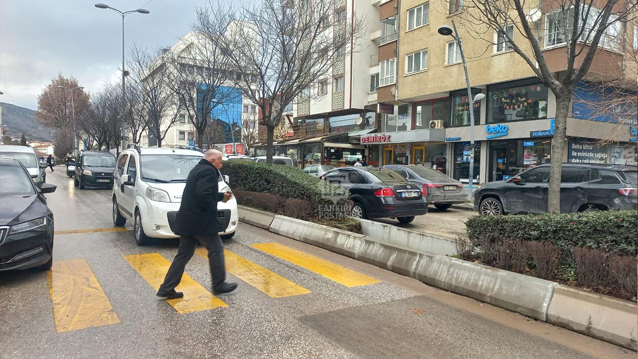 Trafik Yayalara Kesildi 1