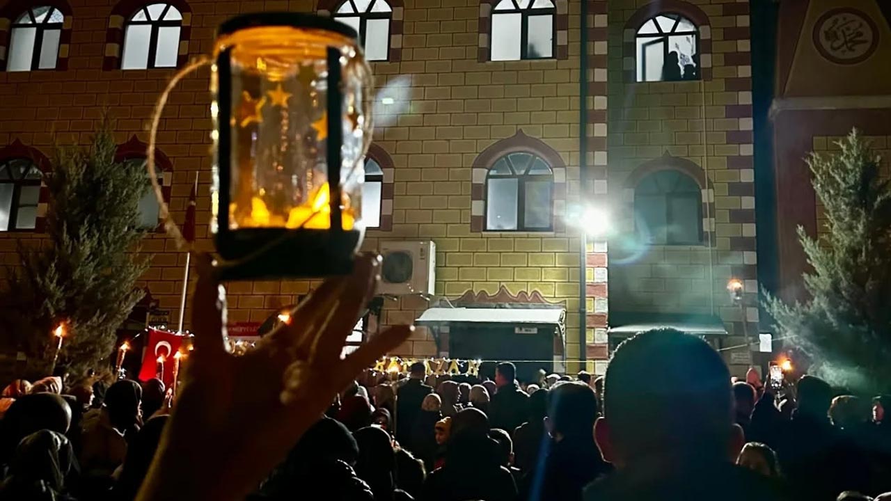 Ramazan Ayi Fener Alayiyla Karsilandi