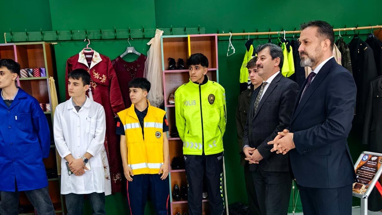 Nevzat Ayaz Sblde Perde Acildi1