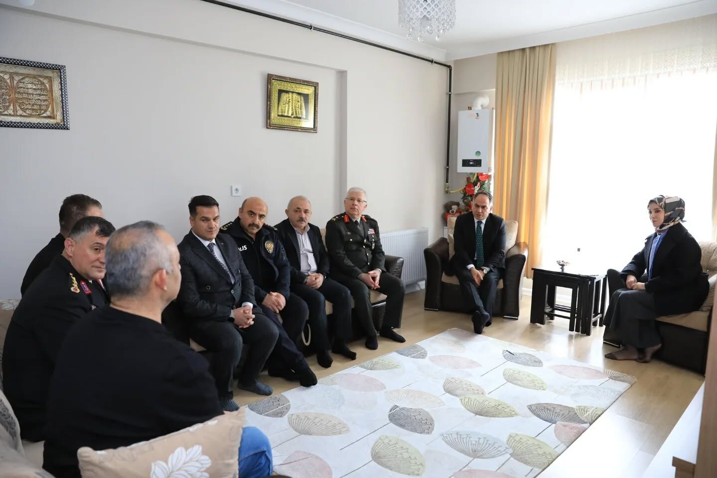 654658933 18353091748238571 8341849644395159084 N