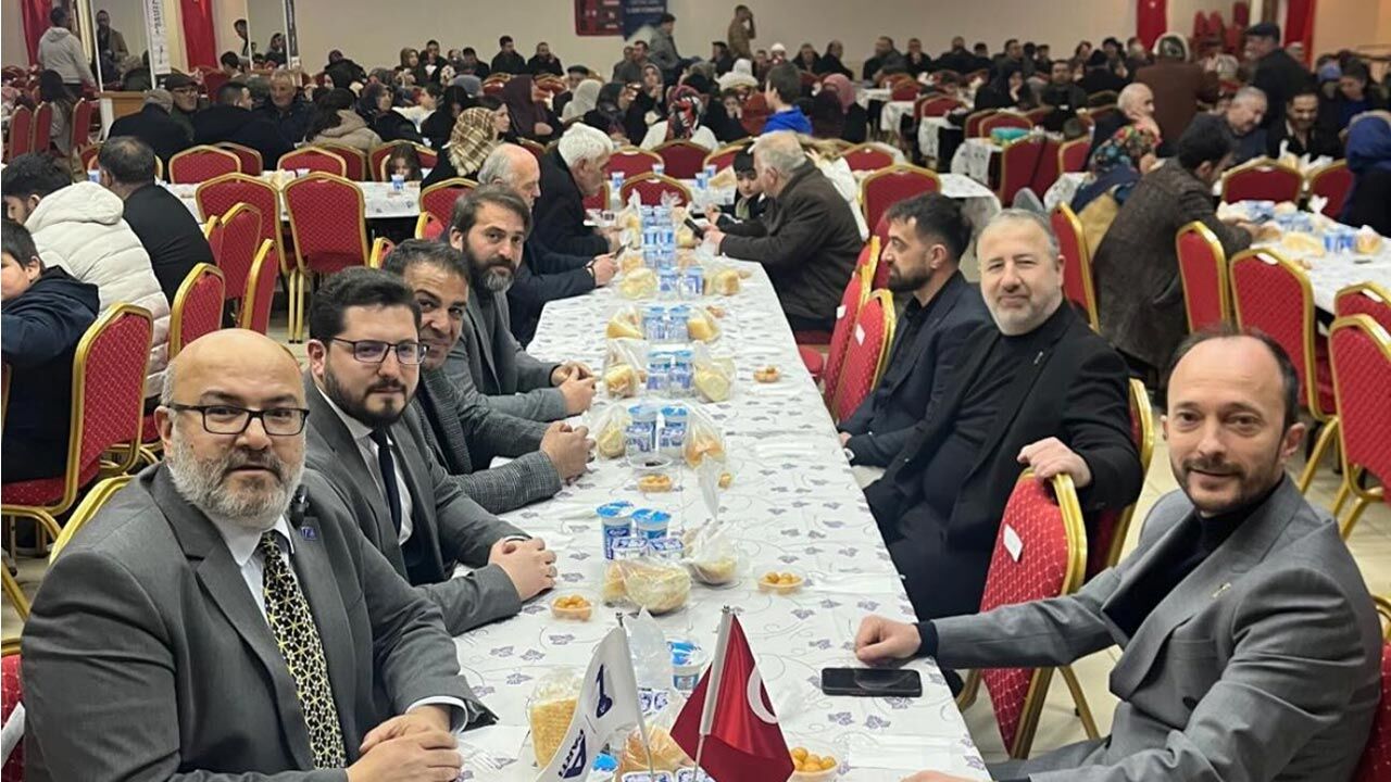 Anahtar Parti Kursunluda Iftar Sofrasinda Bulustu Hi